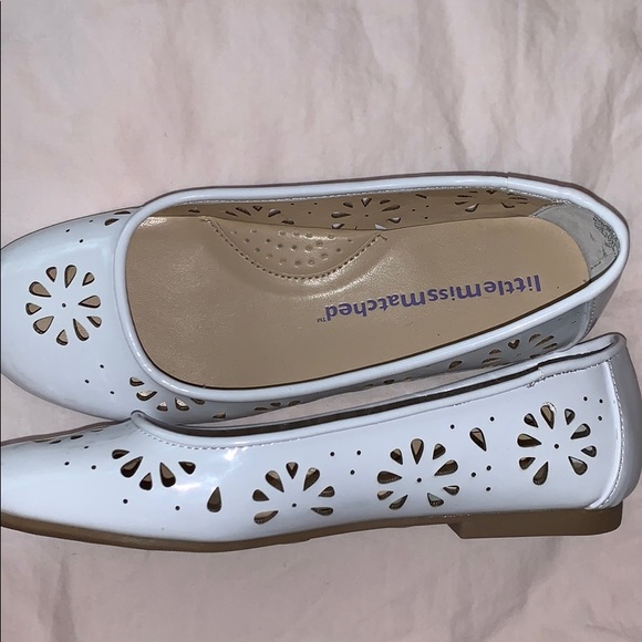 (girls) cutout patent shiny flats - Picture 3 of 3